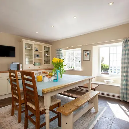 East Ayrlow Banks * Hauxwell